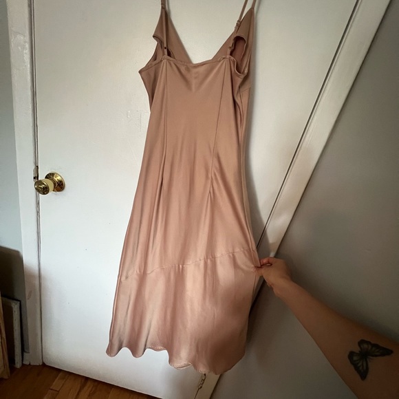 Dynamite Dress - Picture 2 of 4